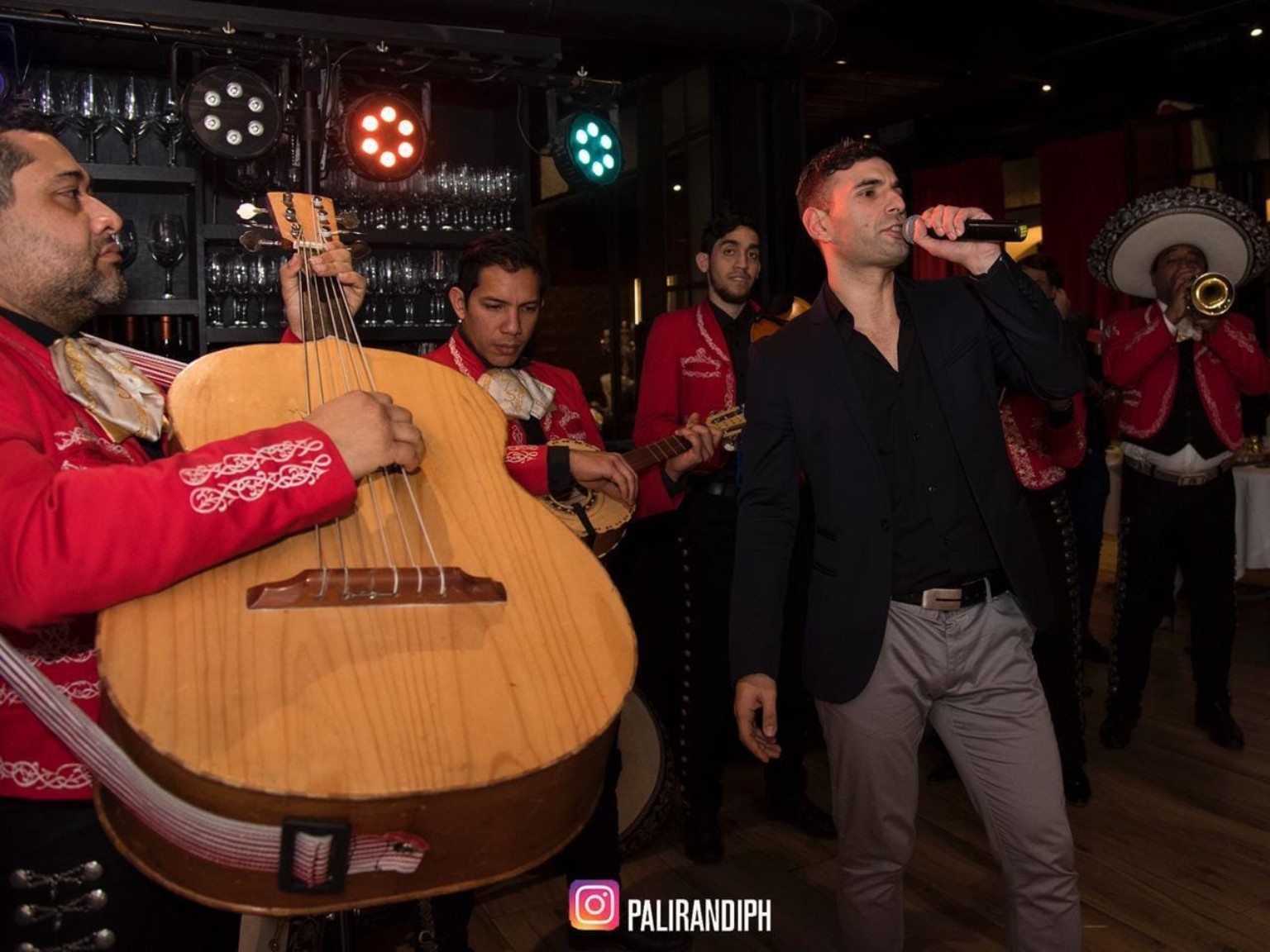 Fernando Villalba durante un show