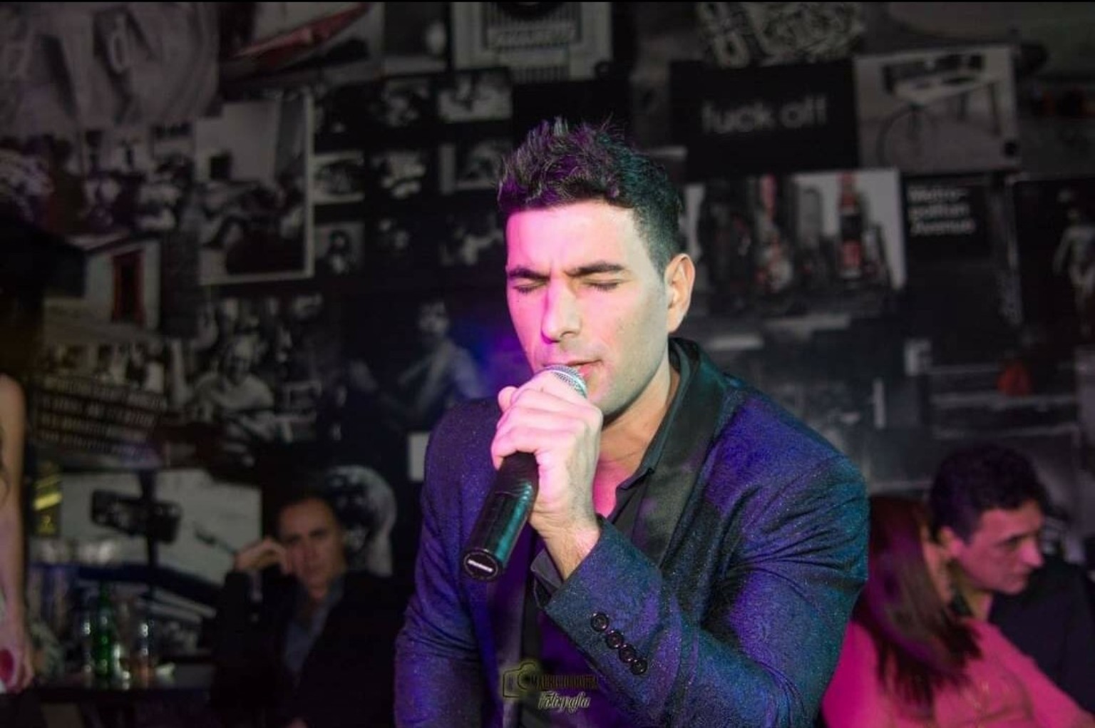 Fernando Villalba actuando en vivo